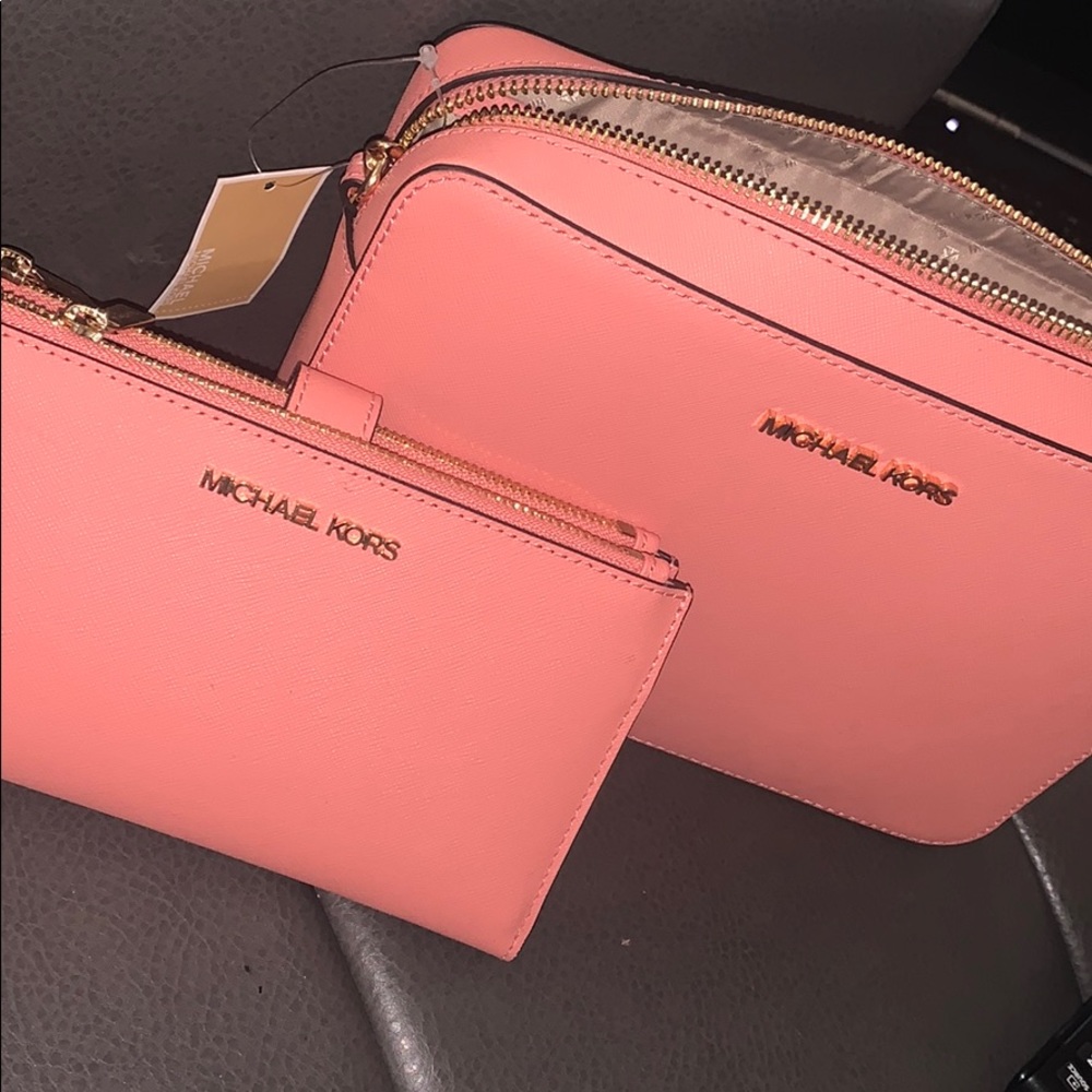 Michael Kors Jet Set Item W/ Matching Wallet.